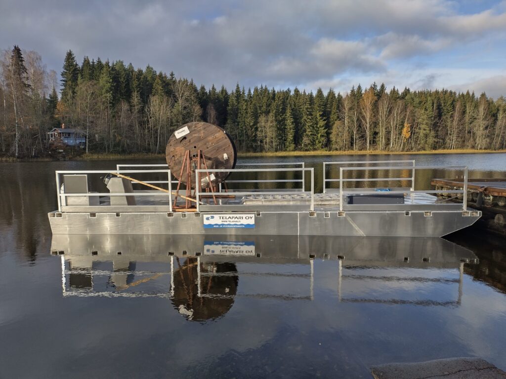 Telaparin lautta ja kalusto vesirakennustyössä
